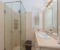 Ensuite Badezimmer mit Dusche. 