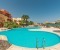 Gemeinschaftspool mit Lagunenblick, Sonnenliegen und Sonnenschirm