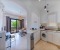 Offene Wohnküche zum Wohnzimmer und Zugang zum Balkon