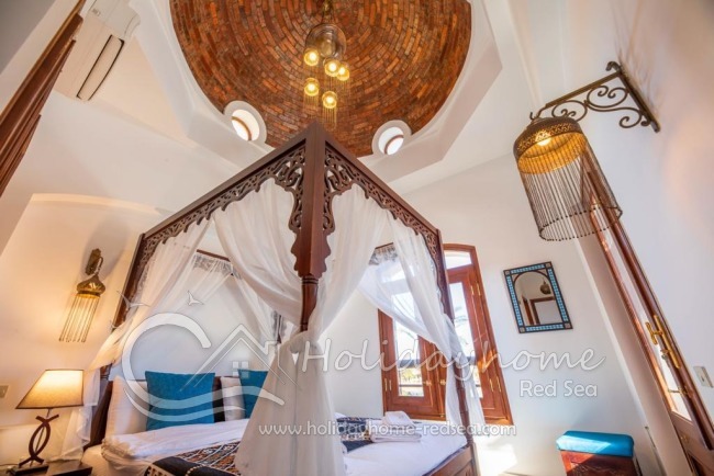 Schlafzimmer #2 mit Doppelbett und eigenem Badezimmer mit Dusche