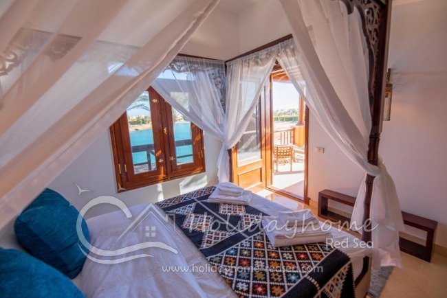 Schlafzimmer #3 mit Doppelbett und eigenem Badezimmer mit Dusche