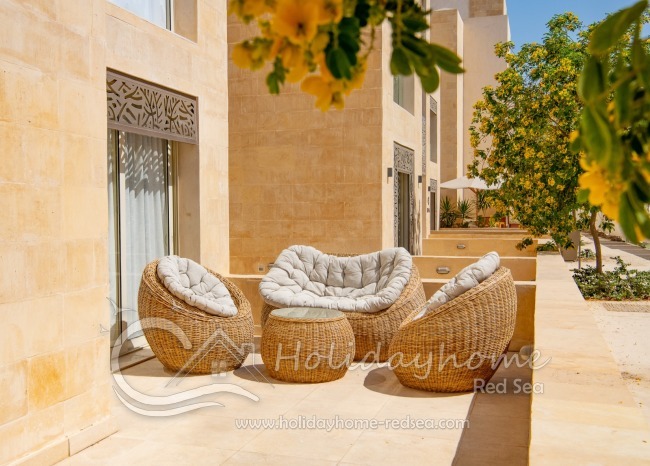 Große Terrasse mit großer Sitzecke 