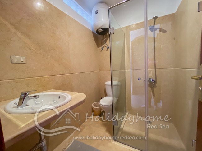 Badezimmer mit Dusche