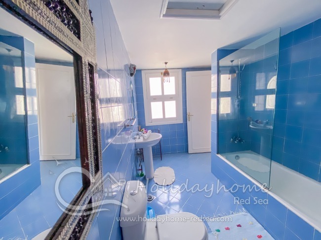 Badezimmer mit Badewanne