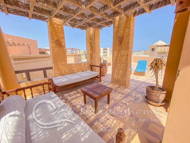 Dachterrasse mit großer Sitzecke 