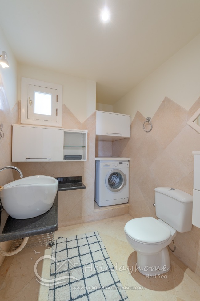 Gäste WC mit Waschmaschine