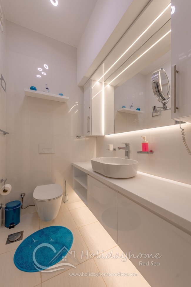 Badezimmer mit Dusche