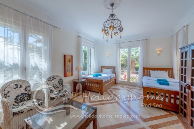 Schlafzimmer #3 mit zwei Einzelbetten und zwei extra ausziehbaren Matratzen