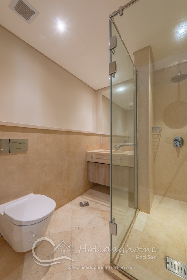 Badezimmer mit Dusche