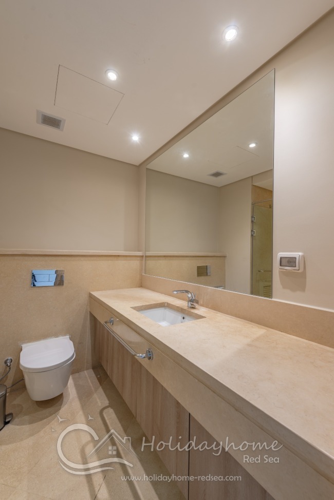 Zweites Badezimmer mit Dusche