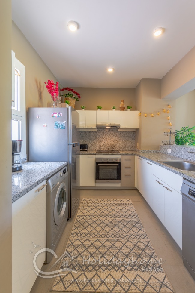 Große, voll augestattete und geräumige Küche zum Kochen