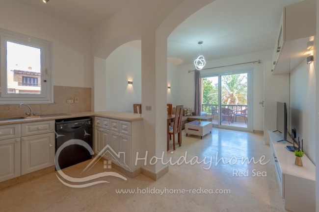 Küche mit Zugang zum Wohnzimmer