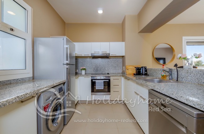 Voll ausgestattete moderne Küche