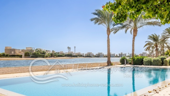 Gemeinschaftspool neben der Lagune