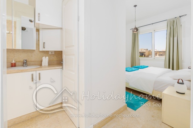 Schönes Schlafzimmer mit en suite Badezimmer