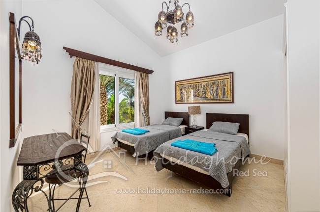 Schlafzimmer 4 mit zwei Einzelbetten