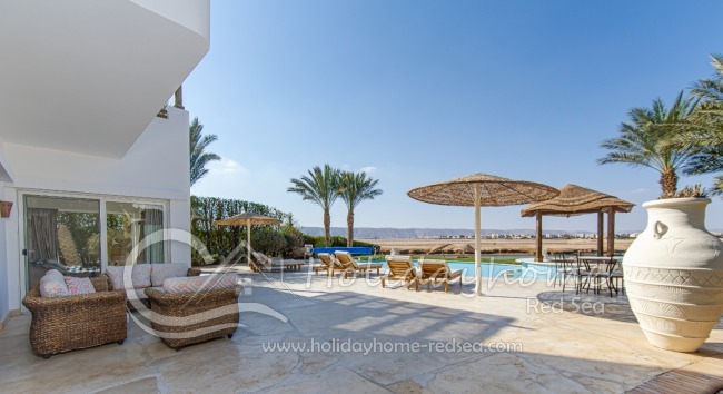 Terrasse und Pool