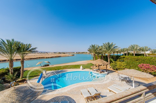 Pool und Lagunenblick vom Balkon