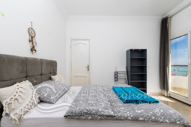 Zweites Schlafzimmer mit Balkon und Meerblick 