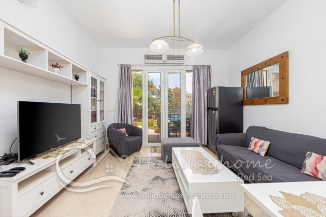 Gemütliches Wohnzimmer mit schöner Terrasse