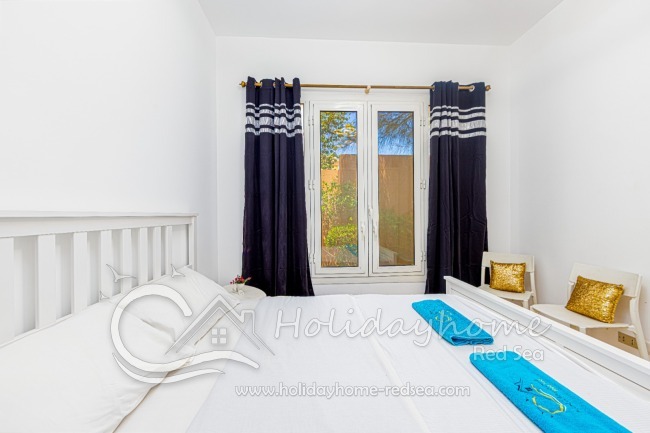 Schönes Schlafzimmer mit Ensuite Badezimmer. 