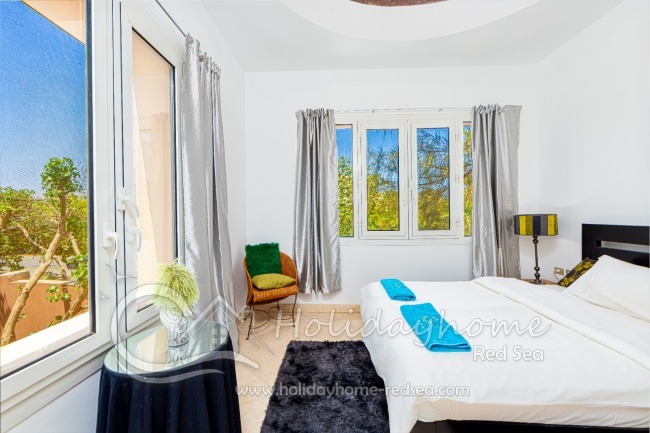 2. Schlafzimmer mit gemütlicher Sitzecke