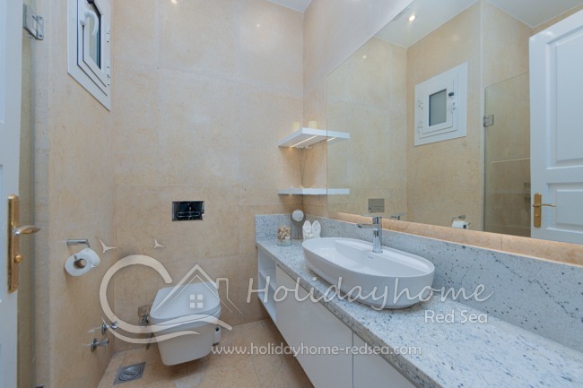 Zweites Badezimmer mit Dusche