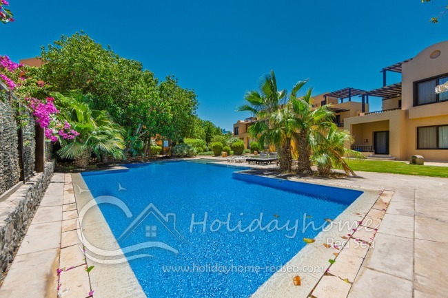 Gemeinschaftspool mit Garten