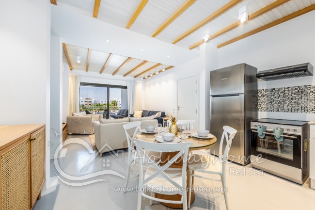 Heller, offener Wohn-/Essbereich