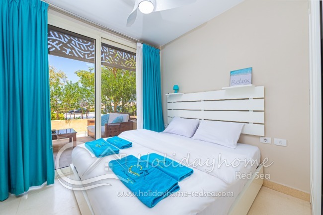 Schönes Schlafzimmer mit Zugang zur Terrasse