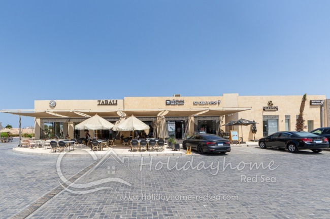 Supermarkt und Restaurants in Mangroovy 