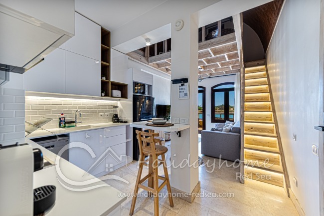 Modernes Apartment mit offener Küche,Wohnbereich und Empore mit extra Bett