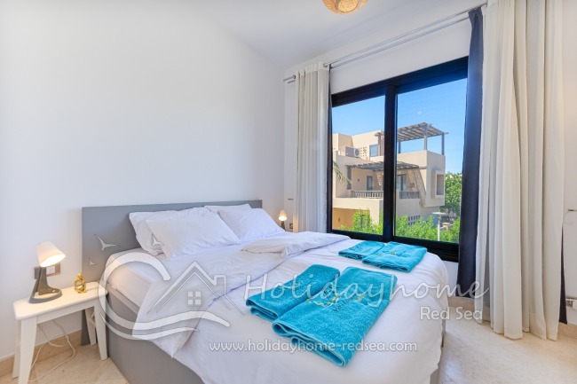 Schlafzimmer 1 mit großes Doppelbett (Breite 1,8 m)