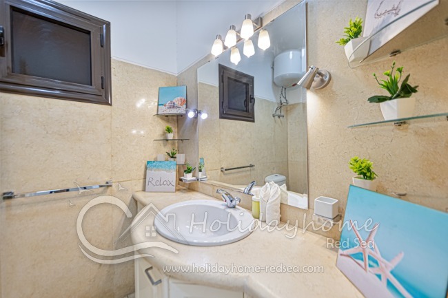 Badezimmer mit Dusche