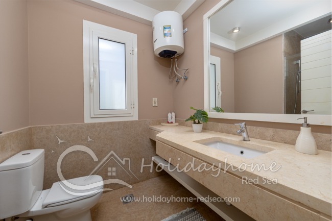 Badezimmer mit Dusche