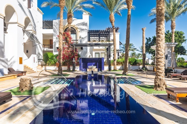 Poolbereich im orientalischen Stil