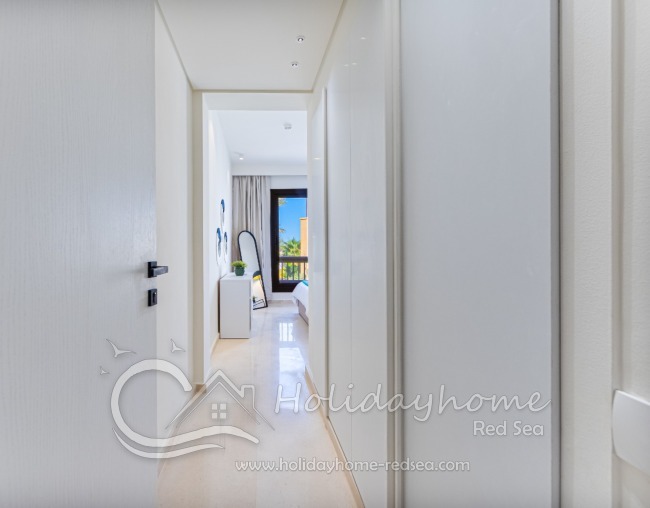 Flur im Schlafzimmer mit Kleiderschrank