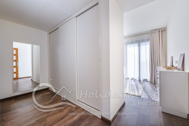 Hauptschlafzimmer mit Ankleide und En-suite Badezimmer