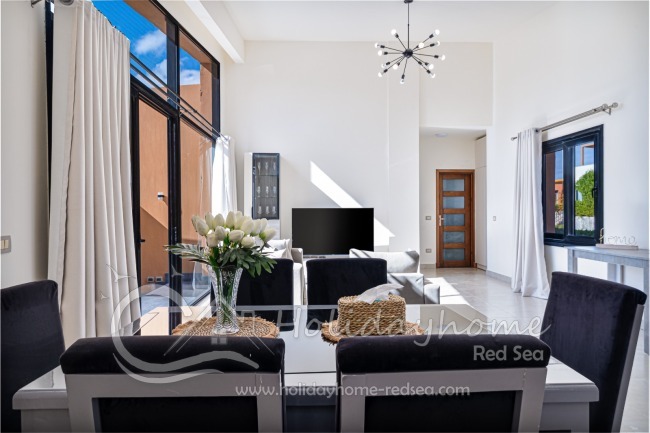 Esstisch mit gro&szlig;em Wohnzimmer