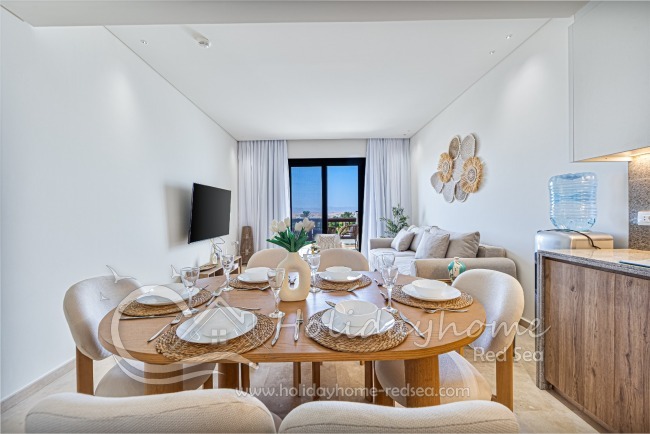 Toller Essbereich und Wohnzimmer mit tollem Ausblick zur Terrasse