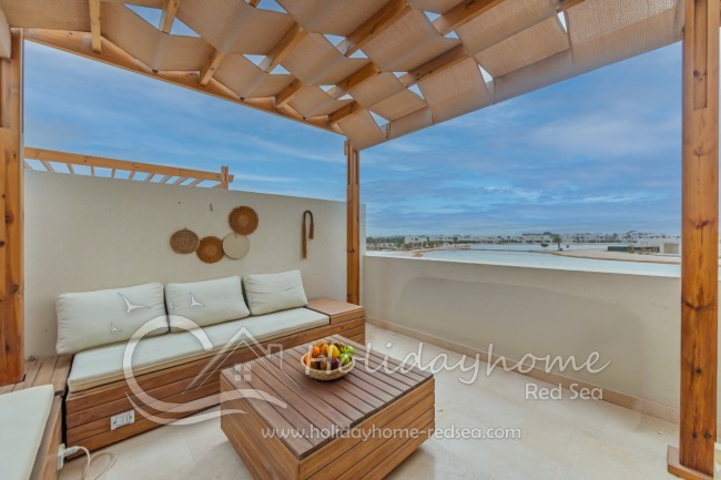 Gro&szlig;e Dachterrasse mit Schattendach und einzigarigem Ausblick 