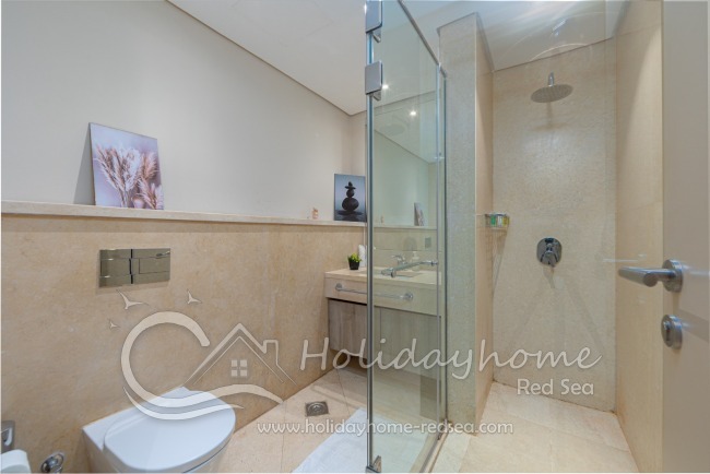 En suite Badezimmer zum Schlafzimmer 1