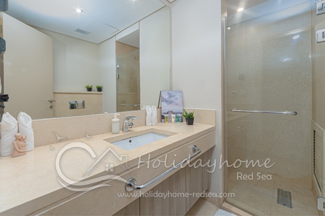 Badezimmer 3 mit gro&szlig;er Dusche