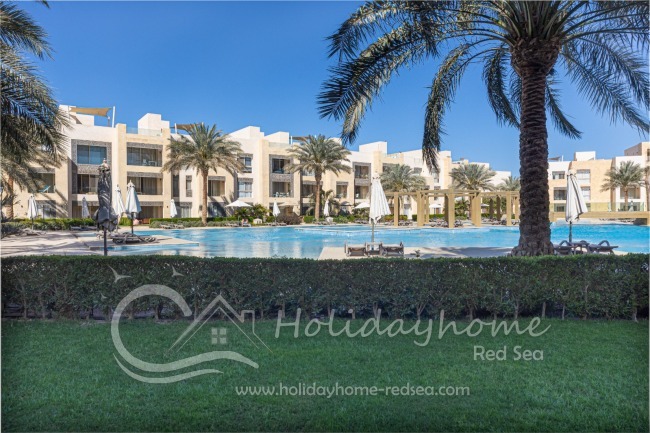 Garten mit Poolblick