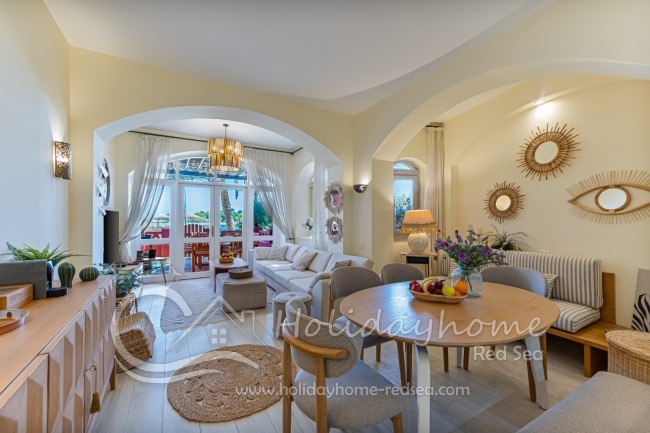 Offenes Wohnzimmer mit tollem Essbereich
