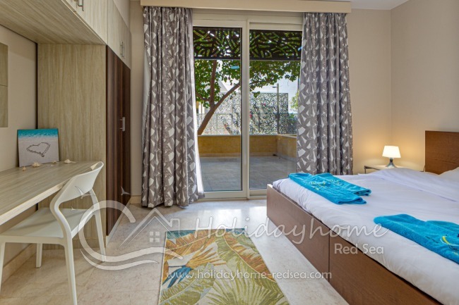 Schlafzimmer mit Arbeitsbereich