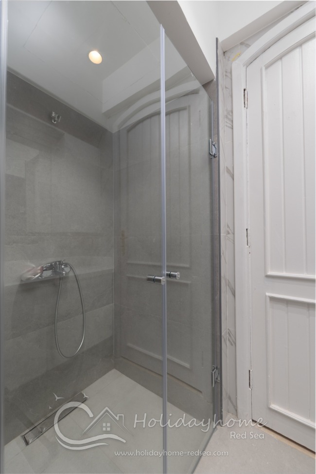 Gro&szlig;e Dusche 