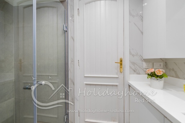 Badezimmer mit Dusche