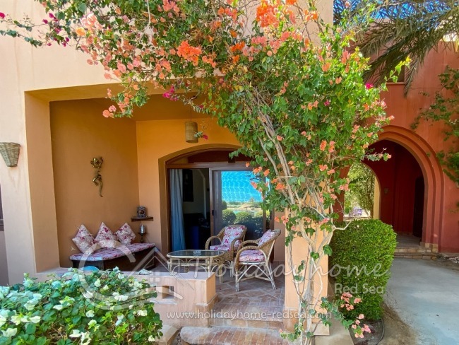 Sch&ouml;ne Terrasse mit kleinem Garten 