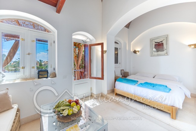 Gem&uuml;tliches Bett in extra Ecke mit Einbauschrank 